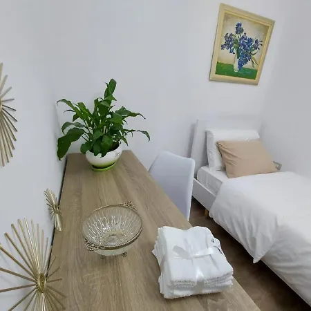 Cozy Center Apartment
